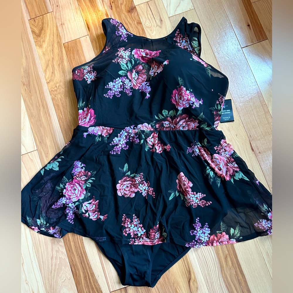 New with tags Torrid women’s dark floral mesh swimsuit, size 2-DD/F